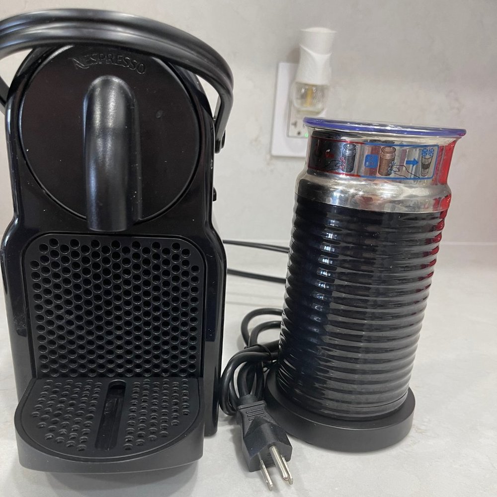 Nespresso Inissia Espresso Machine by De'Longhi with Milk Frother, 24 ounces, Bl